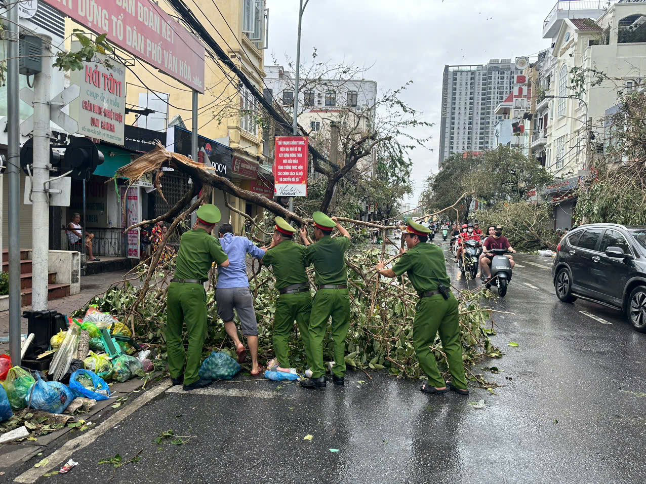 Đội Cảnh sát trật tự, Phòng Cảnh sát QLHC về TTXH: Giúp dân khắc hậu quả bão số 3